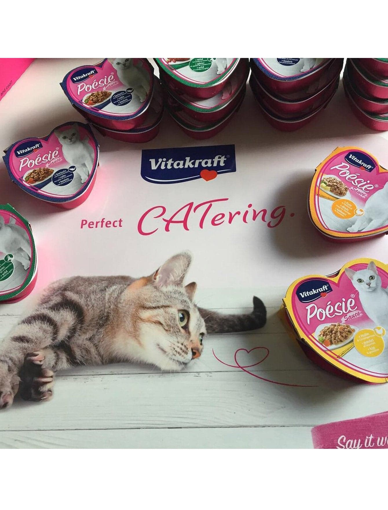 Vitakraft Cat 85g Poesie Hearts Turkey Carrot & Spinach in Sauce Tray Wet Food image 3